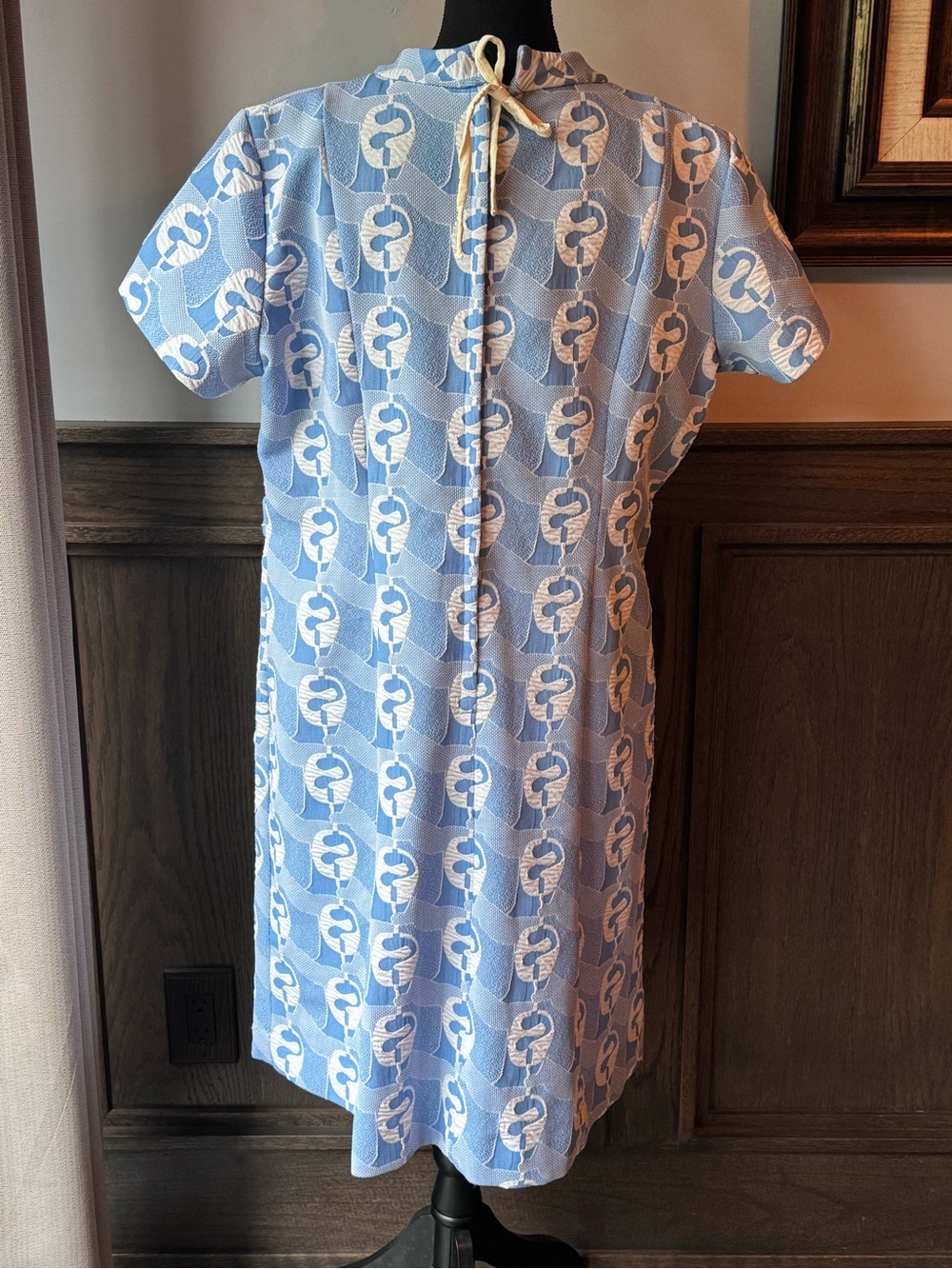 Vintage handcrafted Light Blue Patterned Mod Shift Dress with Ring Detail - Picture 4 of 10